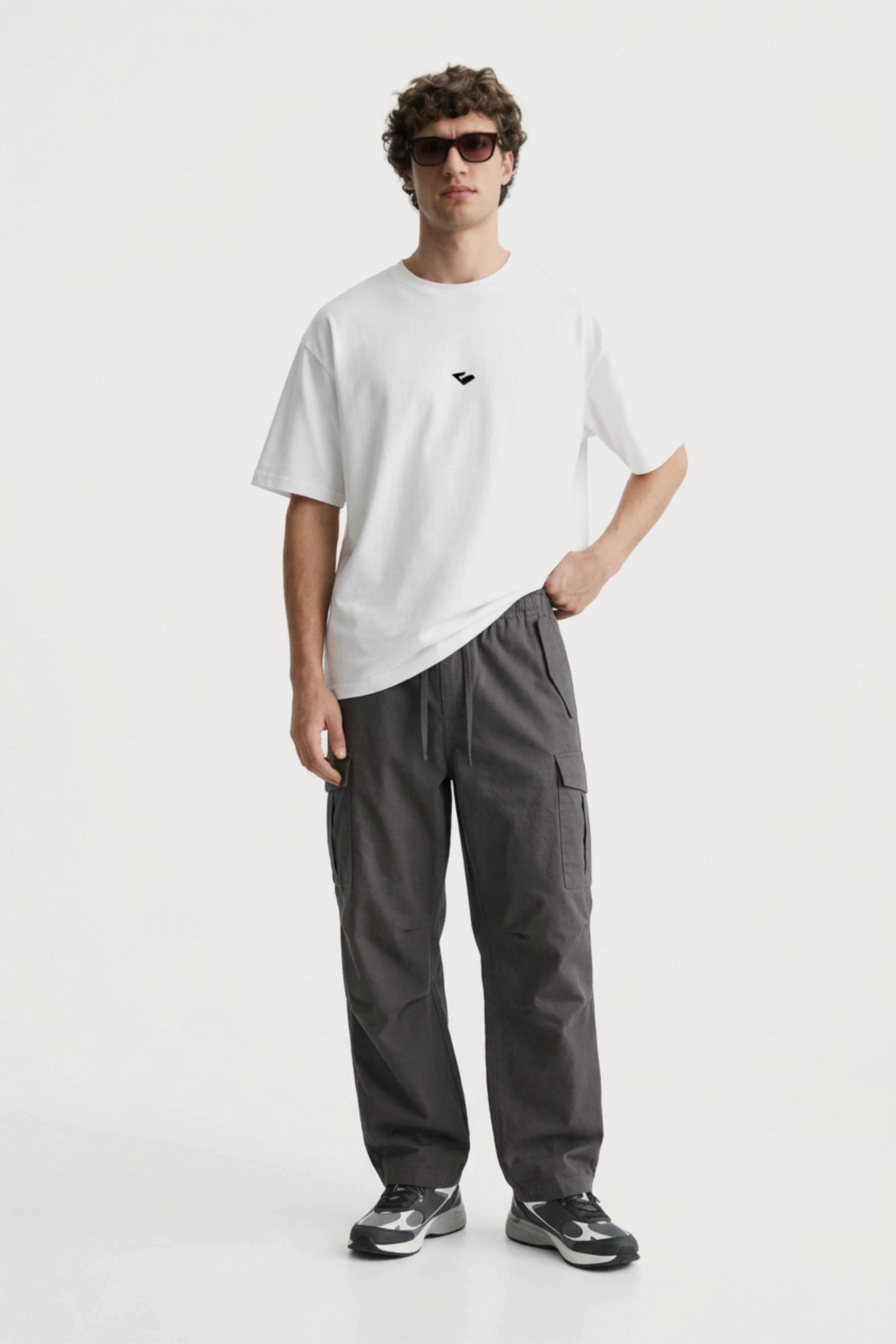 Men’s charcoal loosefit twill cotton cargo pants