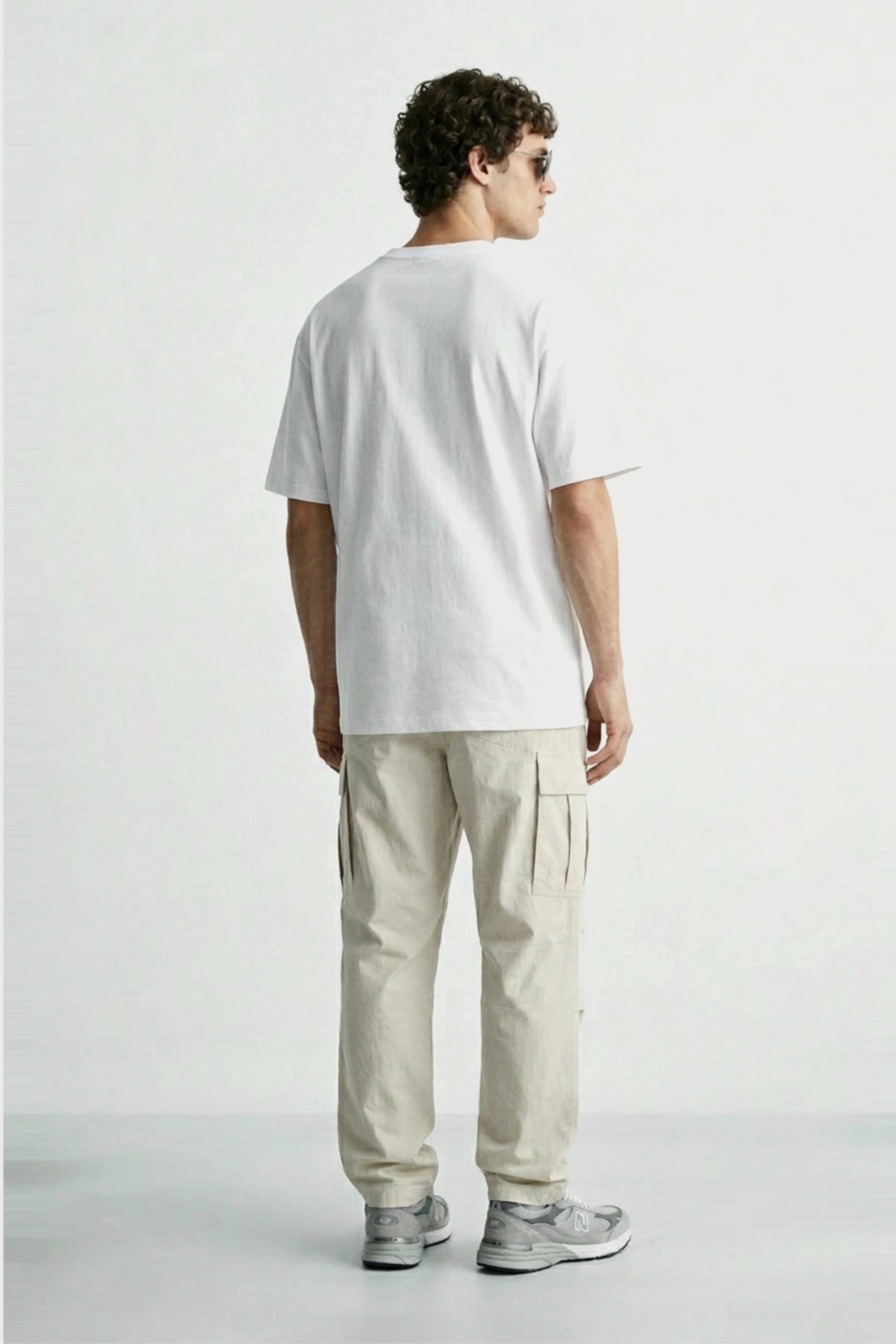 Men’s off white loosefit twill cotton cargo pants