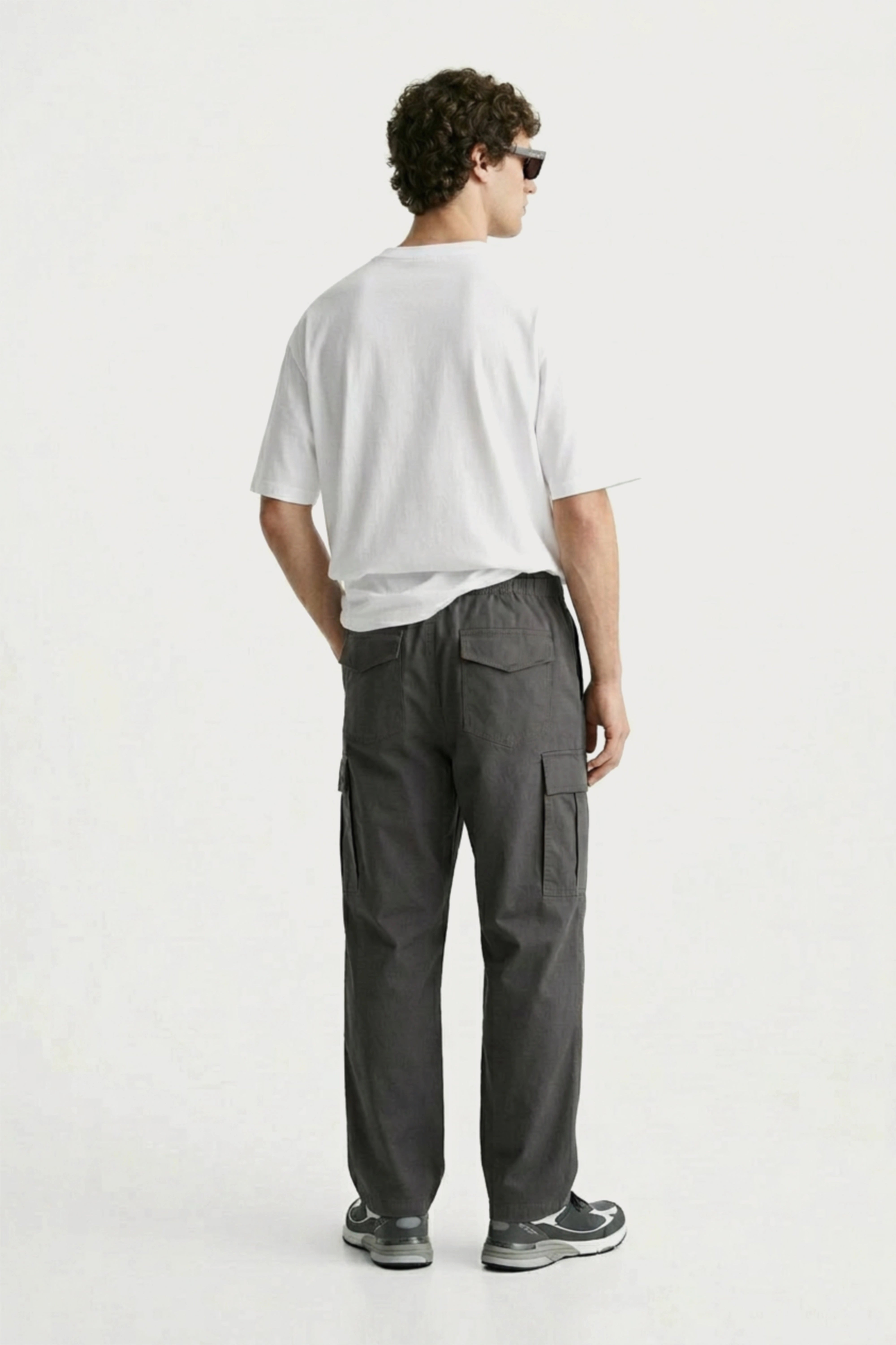 Men’s charcoal loosefit twill cotton cargo pants