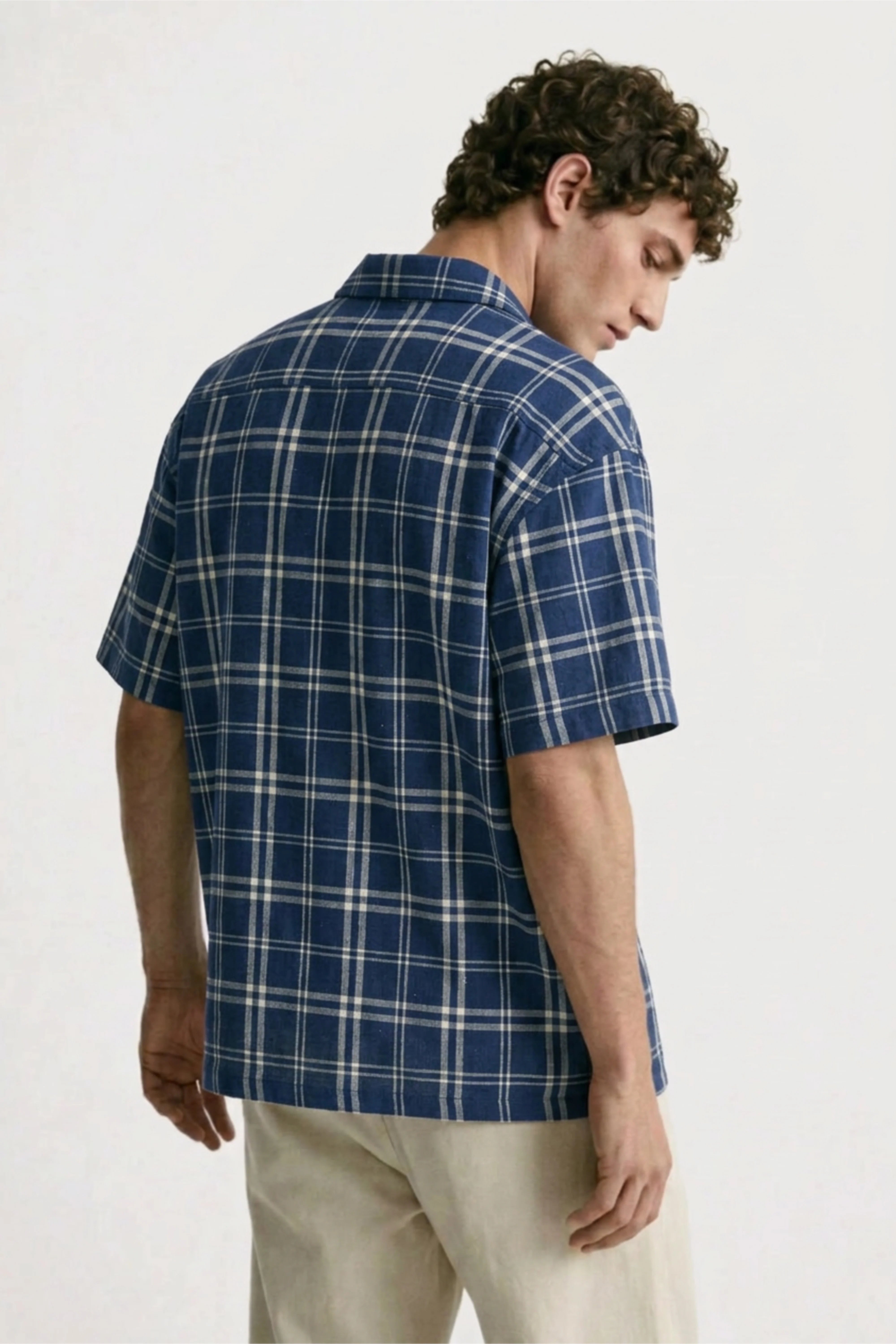 Men’s navy blue checked loosefit camp collar cotton shirt